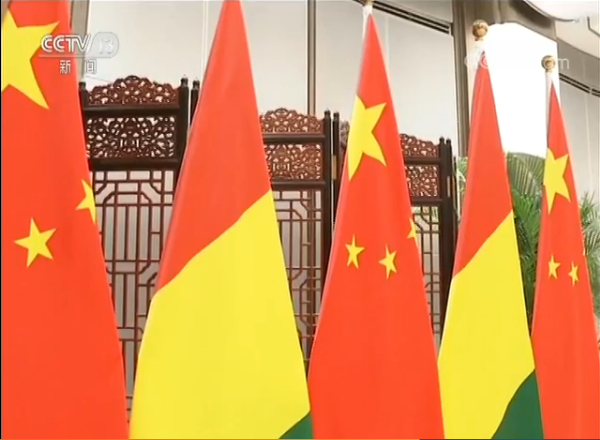 2017年，輝煌仙藝為“金磚五國峰會”提供國家領(lǐng)導(dǎo)人合影屏風(fēng)家具作品